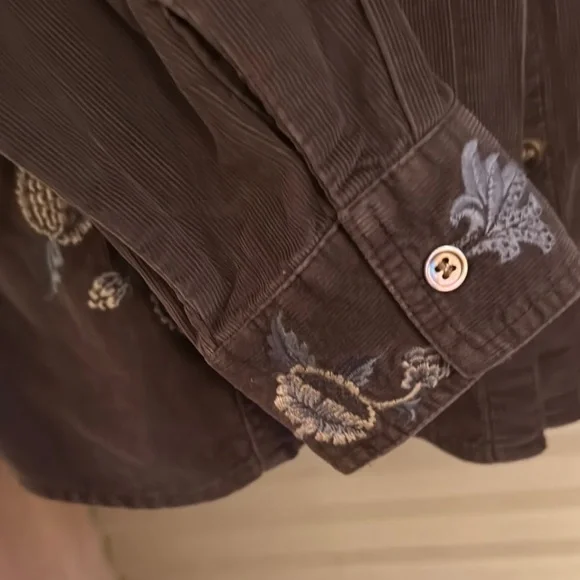 Embroidered Floral Button-Up Shirt - Picture 4 of 7